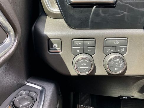 Used 2025 Chevrolet Silverado 1500 LT Trail Boss w/ Convenience Package II AWD/4WD image 32