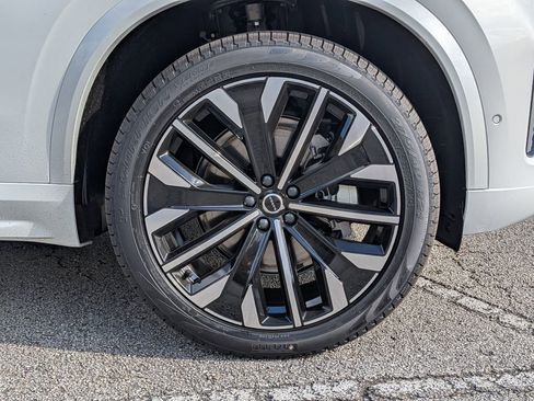 New 2026 Volvo XC90 B6 Plus w/ Protection Package Premier image 17