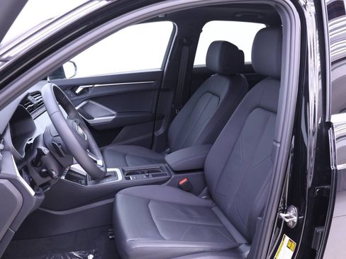 Certified 2025 Audi Q3 2.0T Premium w/ Convenience Package image 9