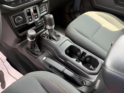 Used 2024 Jeep Wrangler Sport AWD/4WD image 23