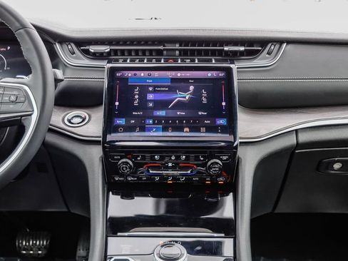 Certified 2024 Jeep Grand Cherokee L Limited w/ Luxury Tech Group II image 16