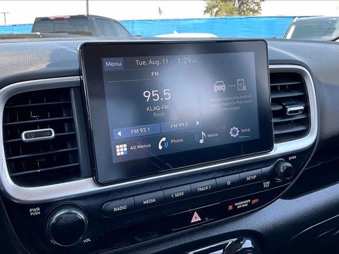 Used 2024 Hyundai Venue SEL FWD image 31