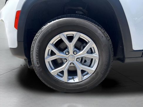 Used 2023 Jeep Grand Cherokee Limited AWD/4WD image 5
