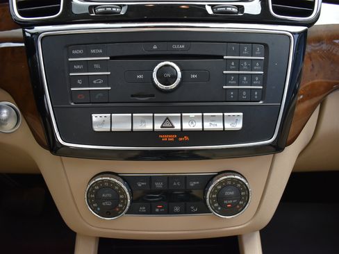 Used 2018 Mercedes-Benz GLS 450 4MATIC w/ Premium Package image 23