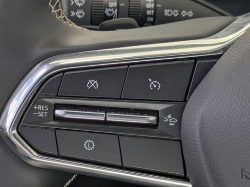 Used 2025 Chevrolet Traverse LT image 20