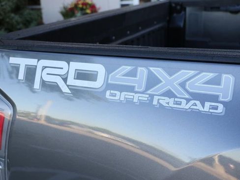 Used 2020 Toyota Tacoma TRD Off-Road w/ TRD Premium Off Road Package AWD/4WD image 9