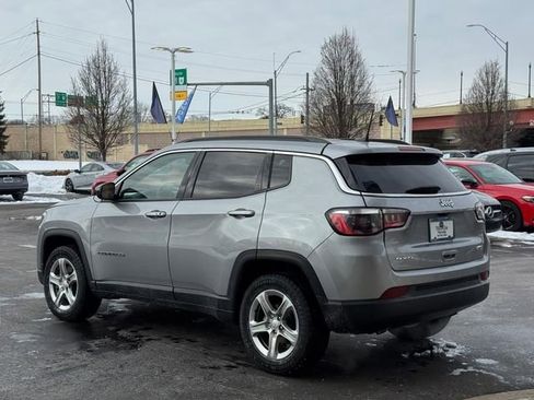 Used 2024 Jeep Compass Latitude w/ Altitude Special Edition image 9