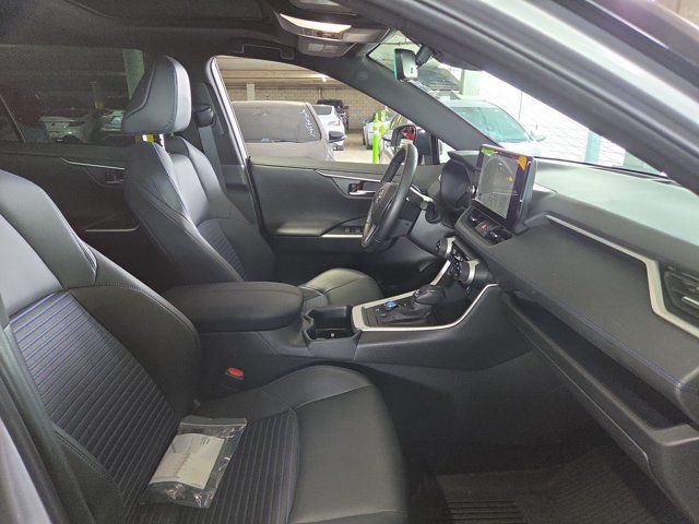 Used 2025 Toyota RAV4 XSE w/ Weather Package AWD/4WD image 19