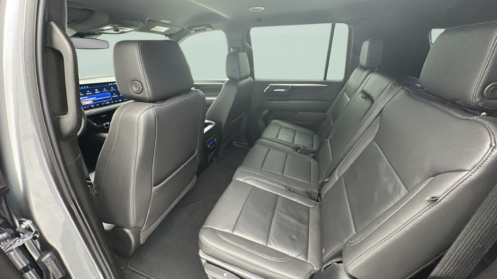 Used 2025 Chevrolet Suburban Z71 AWD/4WD image 9