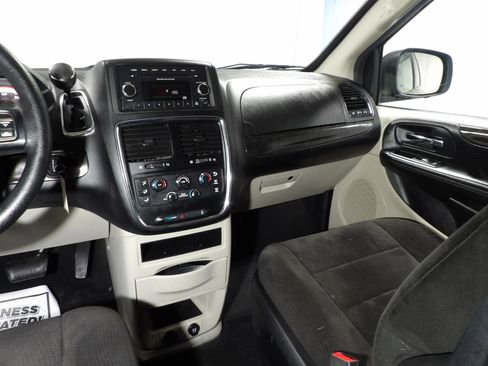 Used 2013 Dodge Grand Caravan SXT FWD image 16