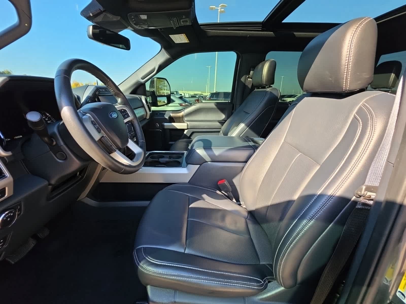 Used 2022 Ford F250 Lariat w/ Black Appearance Package AWD/4WD image 17