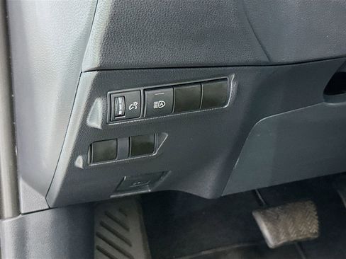 Certified 2024 Toyota Corolla Cross LE image 10