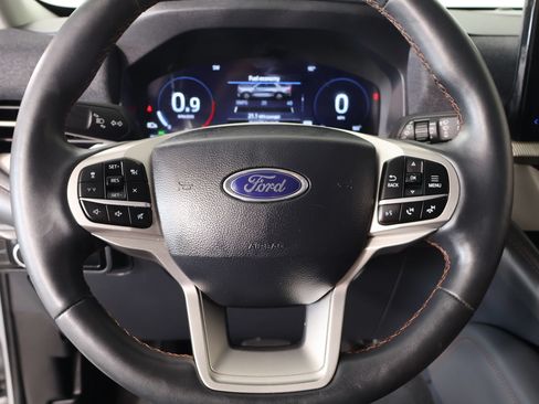 Used 2025 Ford Explorer Active w/ Active Comfort Package AWD/4WD image 3