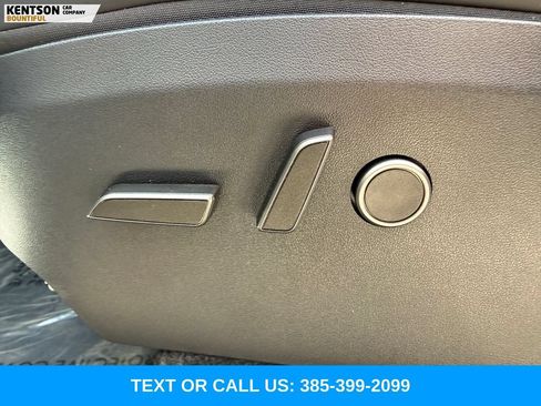 Used 2023 Tesla Model Y Performance AWD/4WD image 27