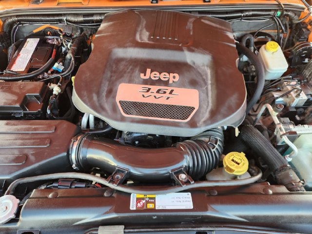 Used 2013 Jeep Wrangler Unlimited Rubicon AWD/4WD image 30