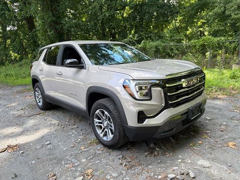 Used 2025 GMC Terrain Elevation FWD image 2