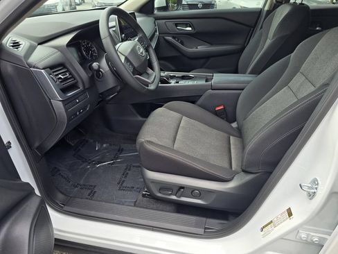 Used 2026 Nissan Rogue SV w/ Cold Weather Package FWD image 17