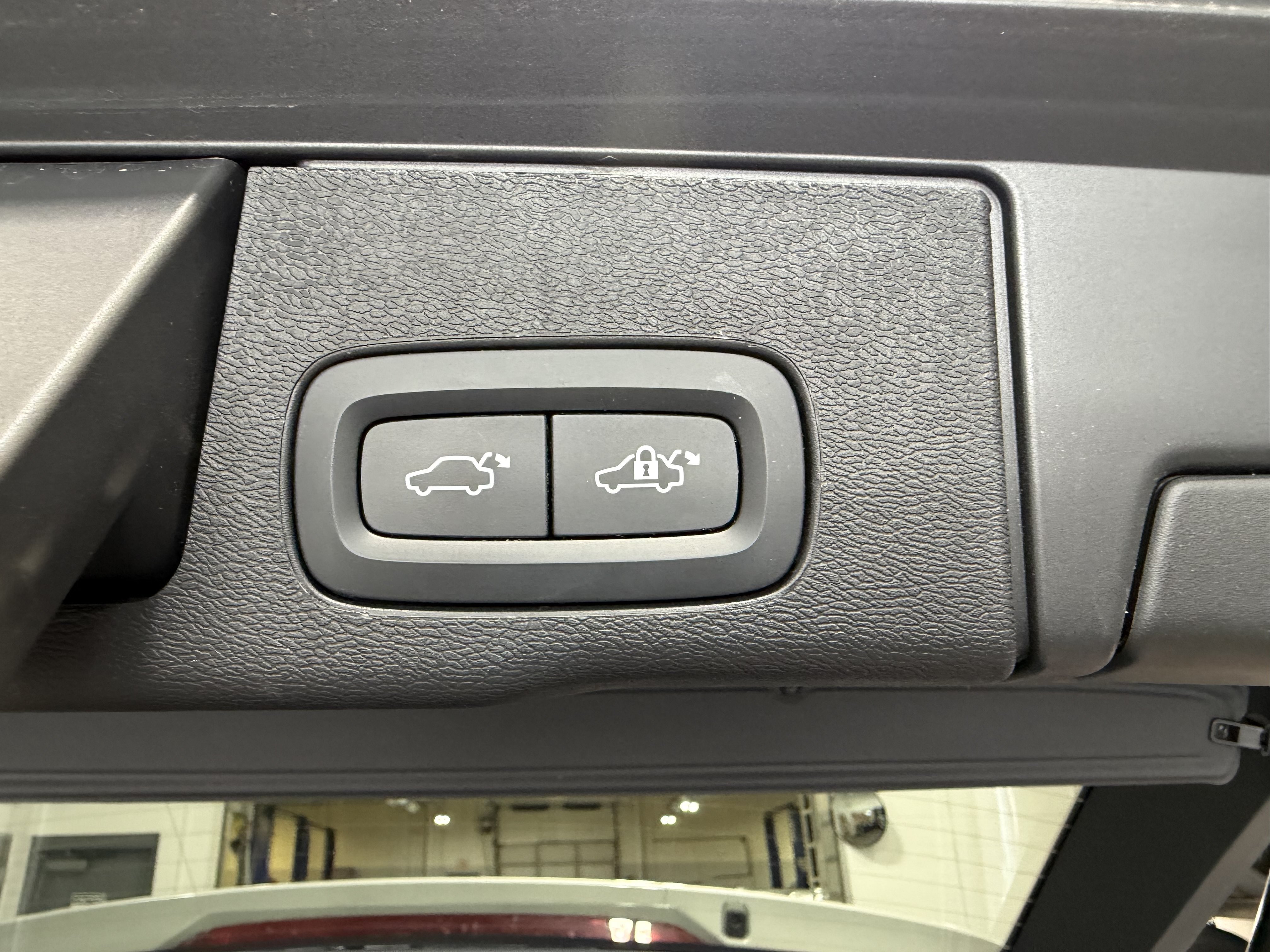 Used 2023 Volvo XC60 B5 Ultimate w/ Climate Package FWD image 28