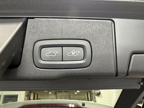 Used 2023 Volvo XC60 B5 Ultimate w/ Climate Package FWD image 28