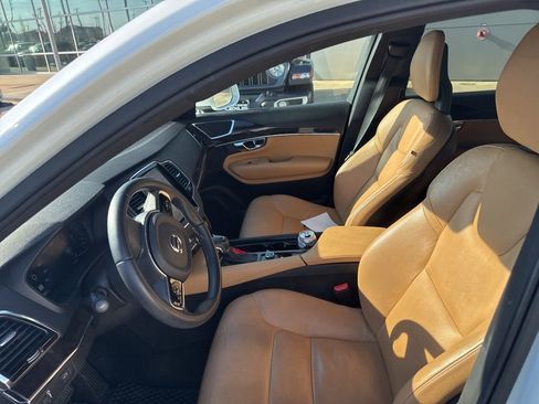 Used 2016 Volvo XC90 T6 Momentum w/ Momentum Plus Package image 2