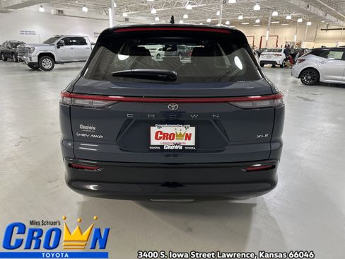 New 2025 Toyota Crown Signia image 7