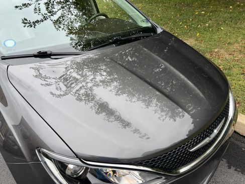 Used 2017 Chrysler Pacifica Touring-L w/ Tire & Wheel Group image 57