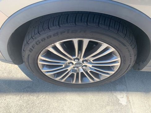 Used 2016 Lincoln MKX Reserve w/ Climate Package image 8