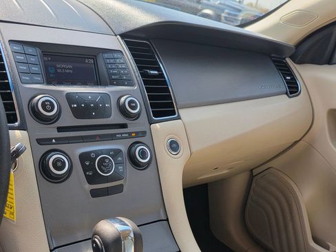 Used 2018 Ford Taurus SE image 27