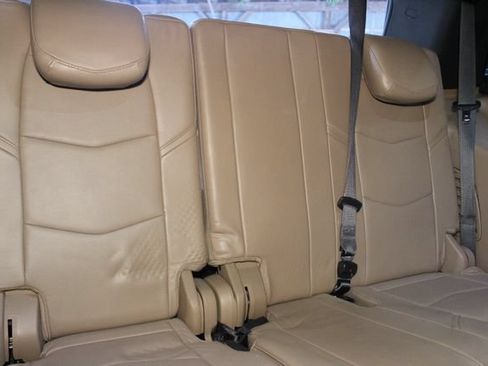 Used 2018 Cadillac Escalade Platinum AWD/4WD image 14