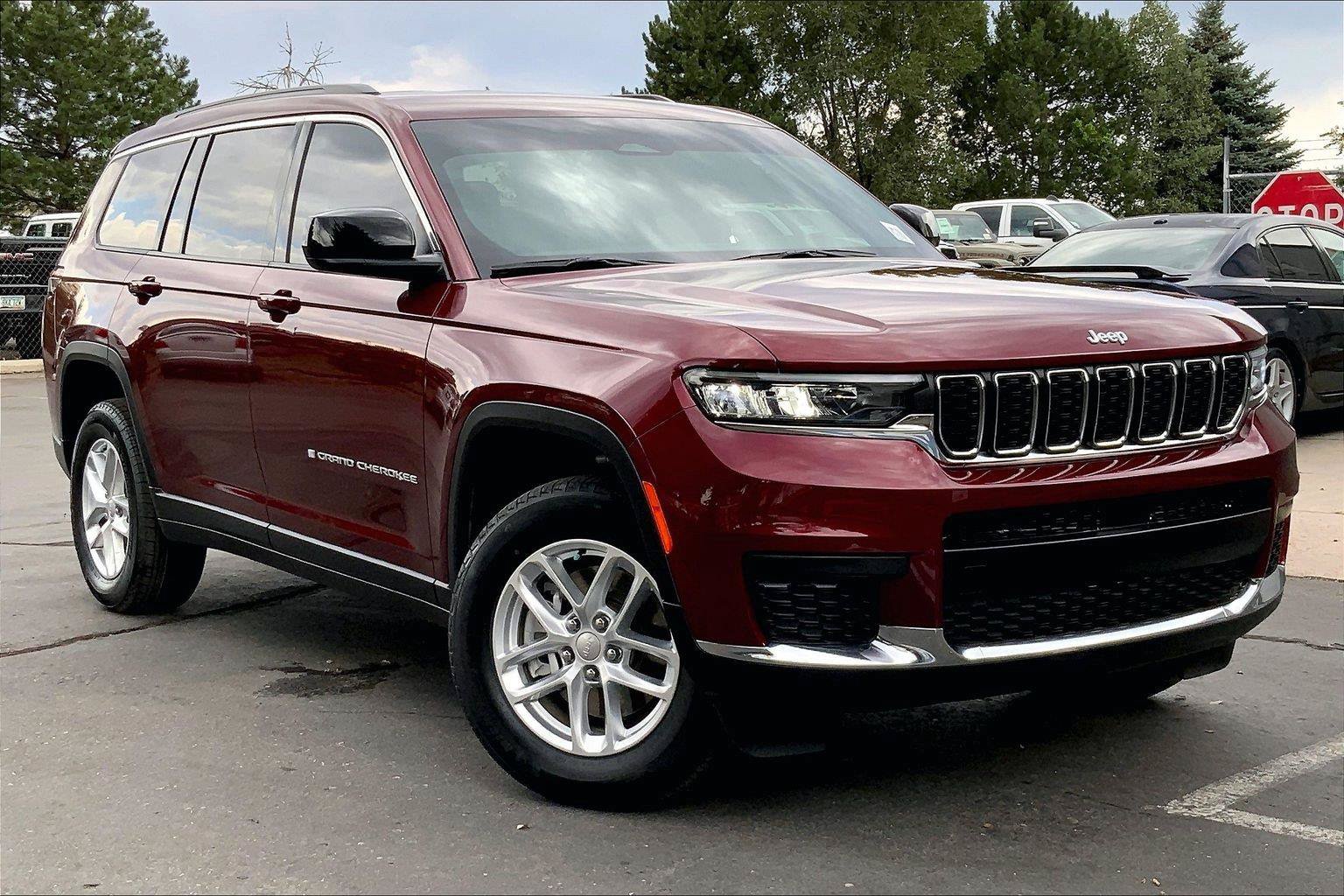 Certified 2025 Jeep Grand Cherokee L Laredo AWD/4WD image 35