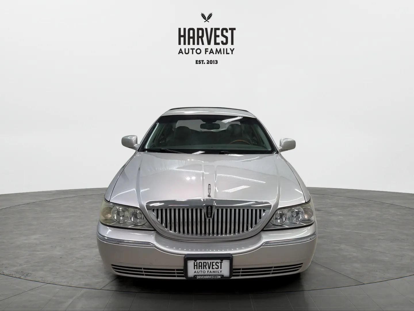 Used 2004 Lincoln Town Car Ultimate RWD image 11