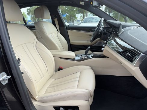 Used 2018 BMW 540i w/ Premium Package image 34