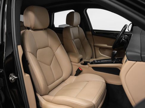 Certified 2023 Porsche Macan AWD/4WD image 20