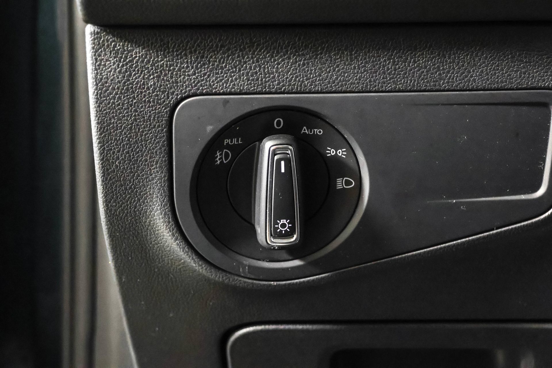 Used 2018 Volkswagen Tiguan SEL Premium AWD/4WD image 22