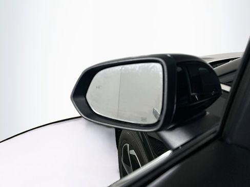 Used 2025 Chevrolet Equinox EV LT image 16