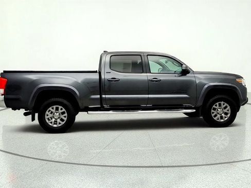 Used 2019 Toyota Tacoma SR5 AWD/4WD image 4