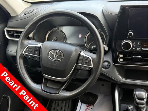 Used 2023 Toyota Highlander L image 16
