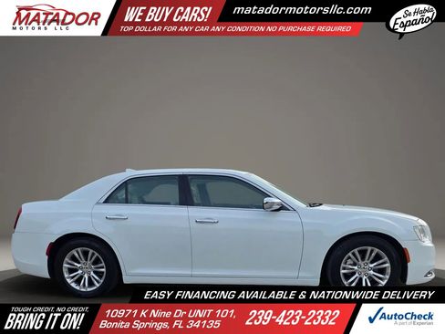 Used 2017 Chrysler 300 C RWD image 4