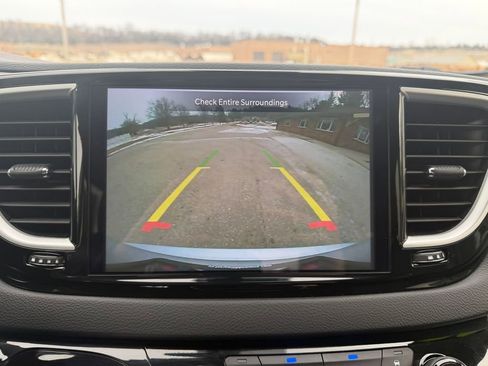 Used 2024 Chrysler Pacifica Touring-L image 24