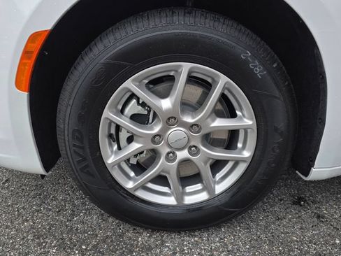 New 2027 Chrysler Pacifica Select FWD image 26