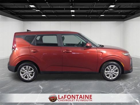 Used 2021 Kia Soul LX image 9