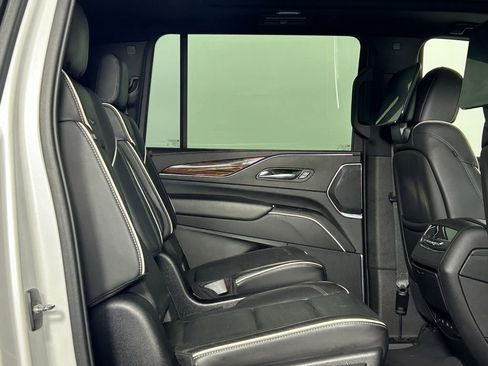 Used 2021 Cadillac Escalade ESV Premium Luxury AWD/4WD image 13