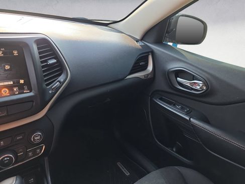 Used 2015 Jeep Cherokee Latitude FWD image 10