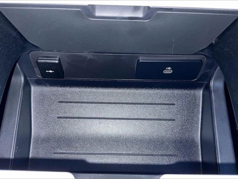 Used 2025 Land Rover Defender 110 S image 15