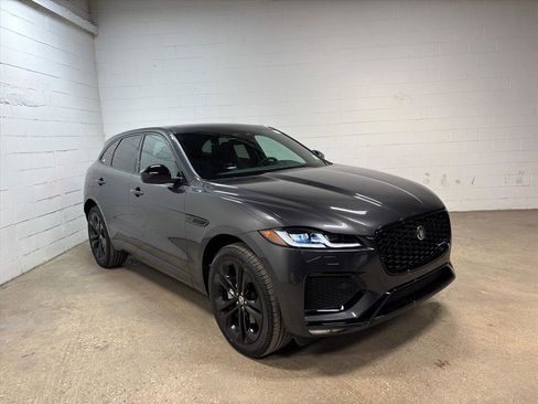 Used 2025 Jaguar F-PACE R-Dynamic S image 4