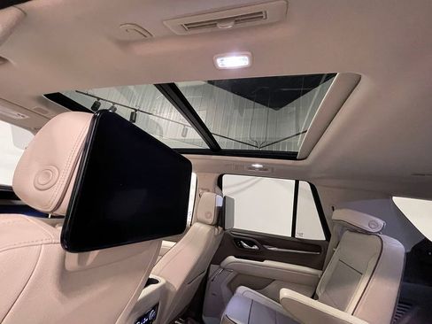Used 2021 GMC Yukon Denali w/ Denali Premium Package image 18