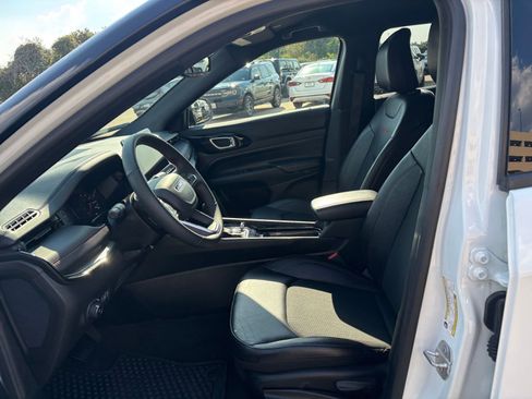 Used 2025 Jeep Compass Trailhawk w/ Trailer Tow Group image 25