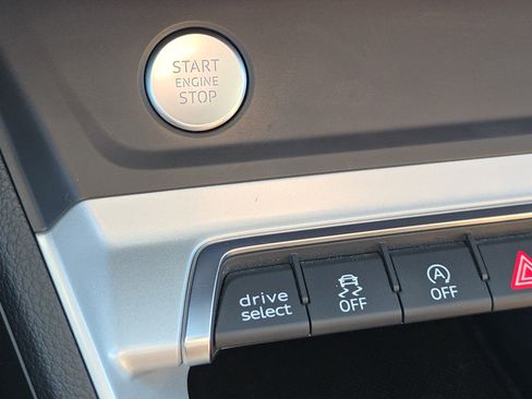 Used 2020 Audi Q3 2.0T Premium image 25