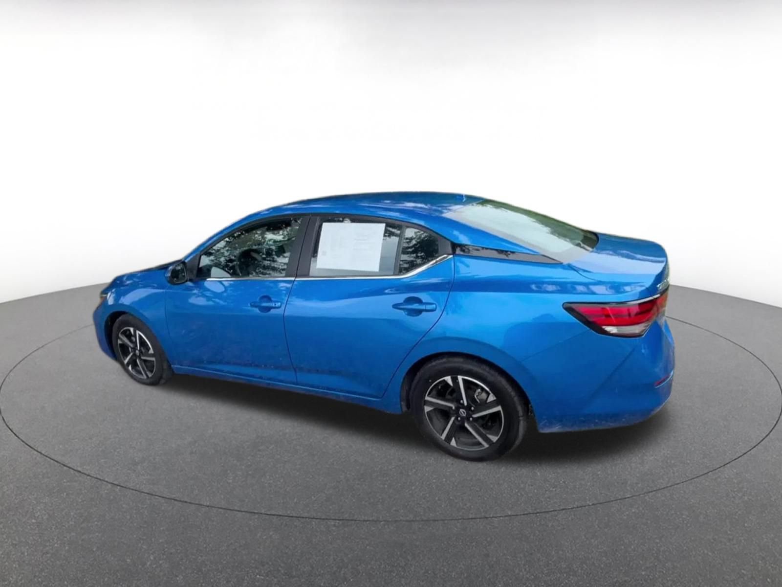 Used 2025 Nissan Sentra SV FWD image 9
