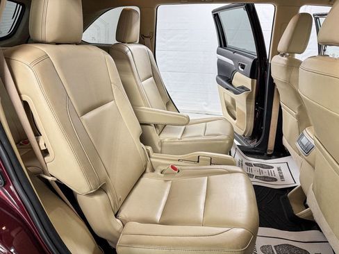 Used 2015 Toyota Highlander XLE AWD/4WD image 10